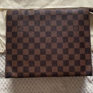 Lv toilet bag